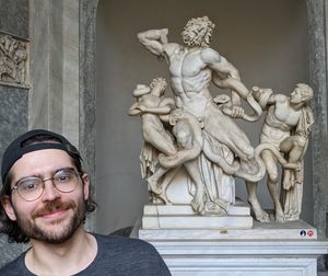 a very cool pic of me with my [favourite statue](https://en.wikipedia.org/wiki/Laoco%C3%B6n_and_His_Sons)